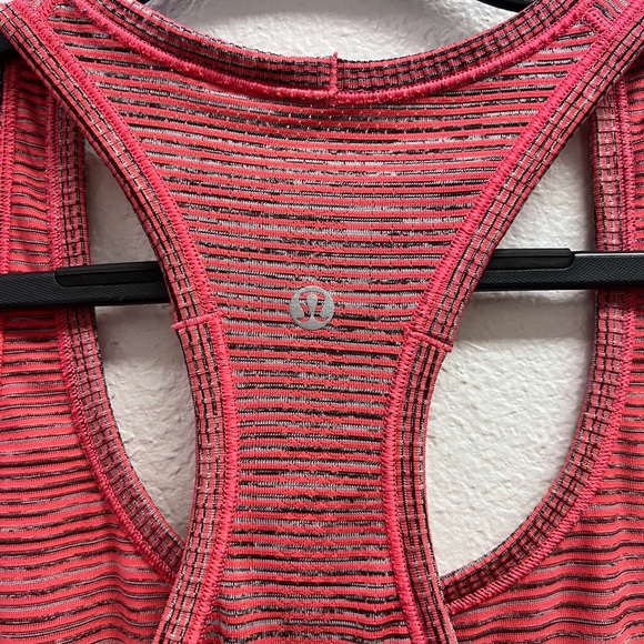 Lululemon Swiftly Tech Racerback Tank Top Red Alert White Black Ombre Size 8 - Picture 6 of 7